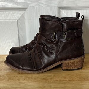 BARETRAPS Pennie ankle boot brown size 6.5 bootie size zip small heel almond toe